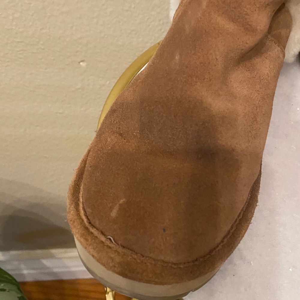 Boots - Picture 4 of 5
